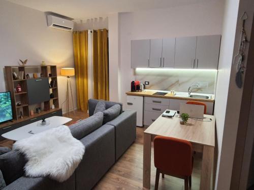Apartamento New Warm Comfy Condo Central Tirana (With Balcony)