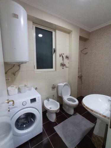 Lovely Modern Apartment(2 Beds+2 Baths) In A Villa