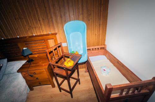 Cottage With Jacuzzi And Fireplace In The Room