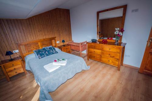 Cottage With Jacuzzi And Fireplace In The Room