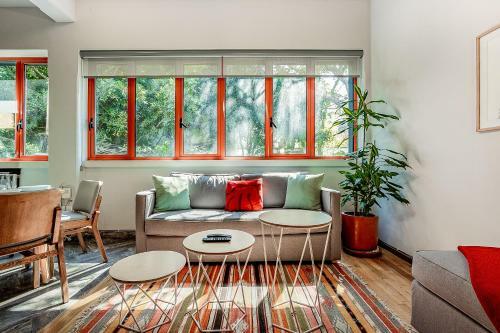 Chic Modern La Condesa Apt In Art Deco Building