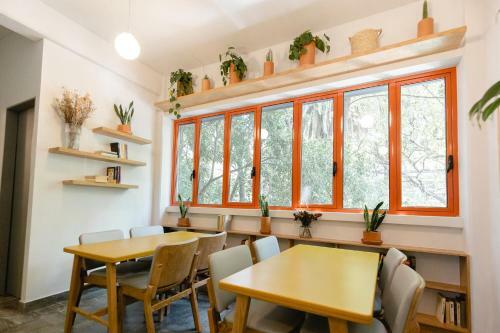 Chic Modern La Condesa Apt In Art Deco Building