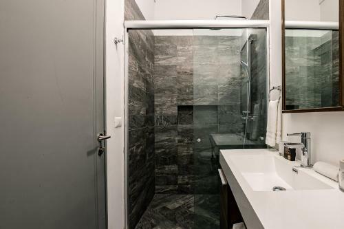 Chic Modern La Condesa Apt In Art Deco Building