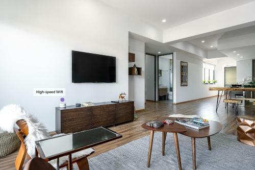 La Roma Modern & Tech Apt, Private Terrace W View!