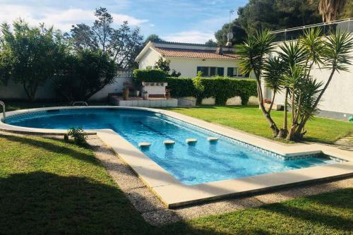 Villa Estilo Californiano Con Piscina