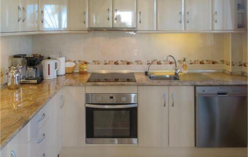 Three-bedroom Holiday Home In Quesada-rojales