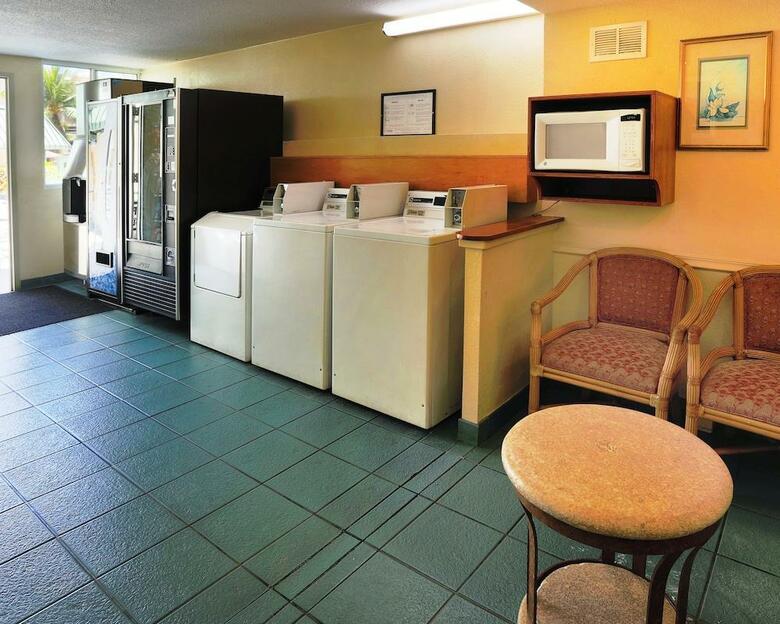 Hotel Holiday Inn Waikiki (.)