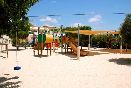Apartment Paradisos, Ground Floor Overlooking Communal Pools, Aphrodite Hills