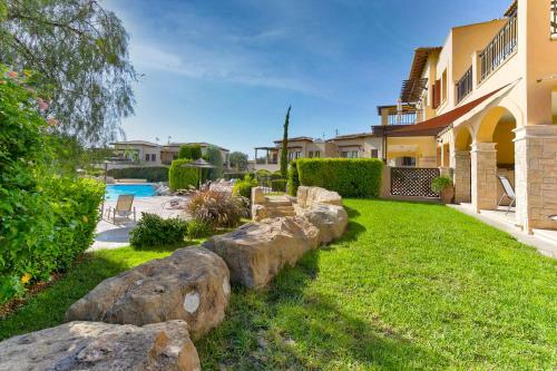 Apartment Paradisos, Ground Floor Overlooking Communal Pools, Aphrodite Hills