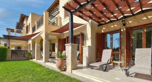 Apartment Paradisos, Ground Floor Overlooking Communal Pools, Aphrodite Hills