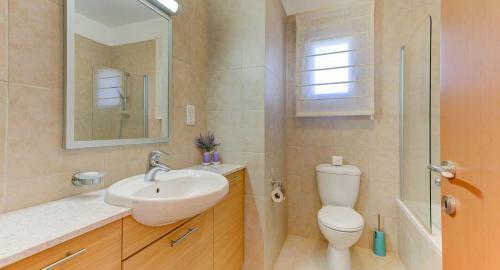 Apartment Paradisos, Ground Floor Overlooking Communal Pools, Aphrodite Hills