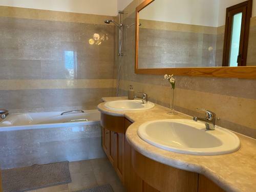 Villa Anemonas With Private Pool, Aphrodite Hills Golf & Spa Resort