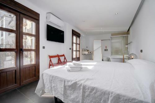 Wonderful Views In Luxury Apartment