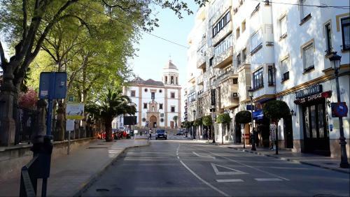 Apartamento Puerta Alameda Suites