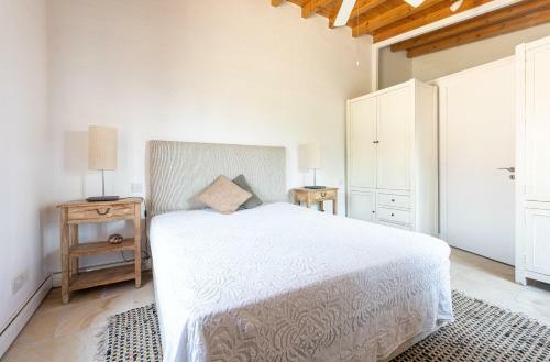 The Carob Tree Villa - 3 Br Rustic Luxury Home