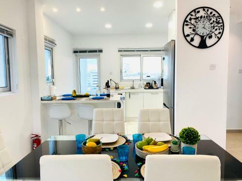 Apartamento Panoramic Seaside Getaway, 2-br Penthouse