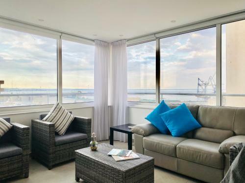 Apartamento Panoramic Seaside Getaway, 2-br Penthouse