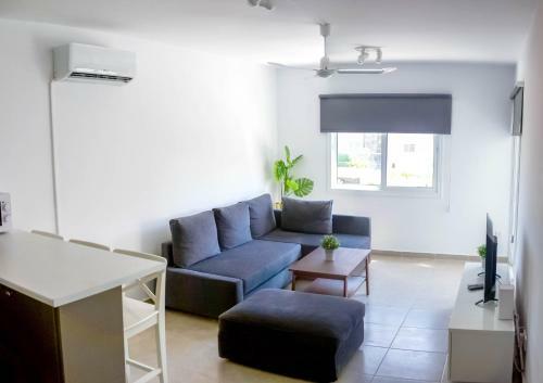 Contemporary 1-bedroom Seaview Apartment