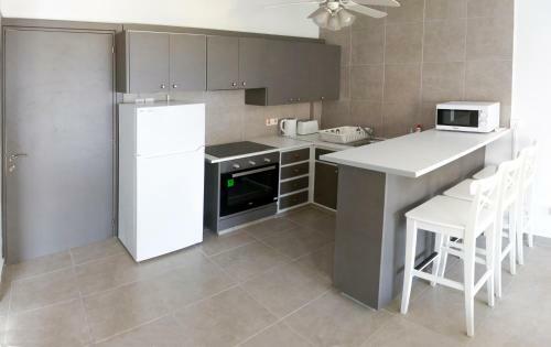 Contemporary 1-bedroom Seaview Apartment