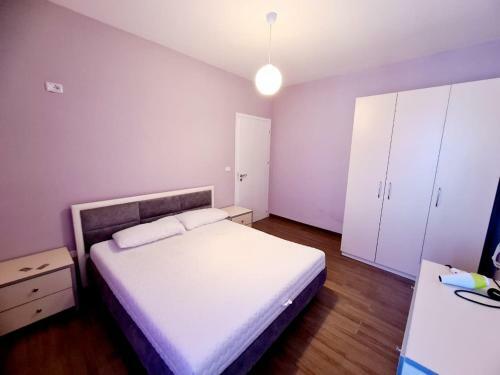 Sky - Apartment - Pink