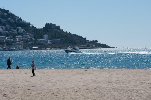 Apartamento A Pie De Playa Y Parking