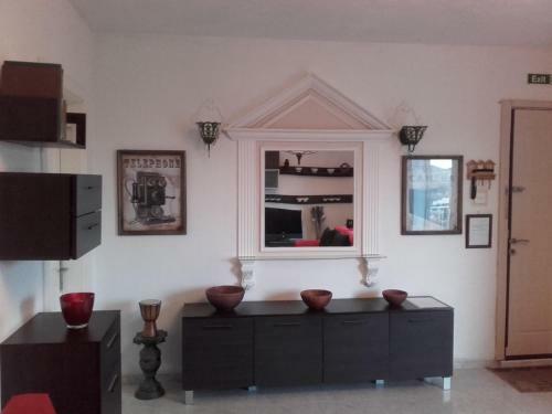 Village Corner 3 Bedroom Apartment With Garage