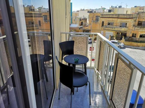 Village Corner 3 Bedroom Apartment With Garage