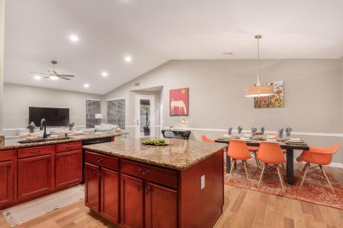 Awesome Chandler Home With Heated Pool! Home