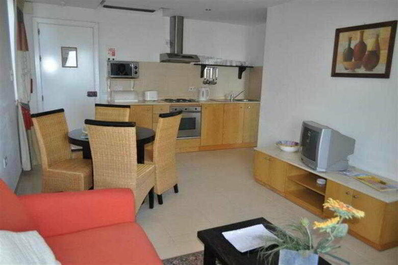 Aparthotel Club Salina Wharf