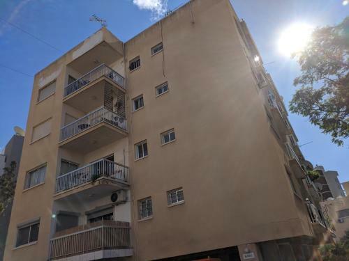 Fantastic 1 Bed Apartment Opposite 4 Seasons Limassol