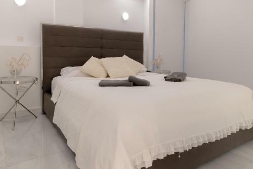 Luxurious Sea Front Three Bedroom Apartment