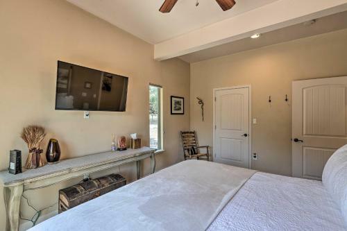 Main Home And Casita With Rooftop Deck And Patio