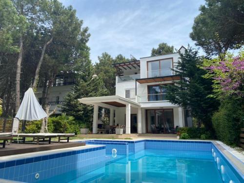 Beachfront Villa With Private Pool By Monika Experiences