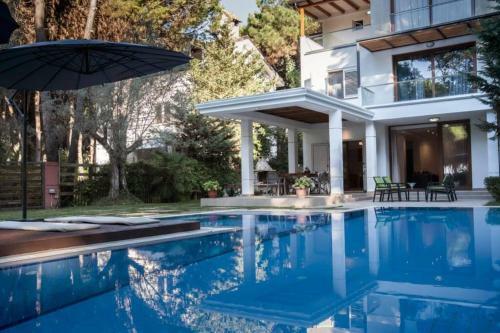 Beachfront Villa With Private Pool By Monika Experiences