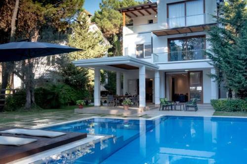 Beachfront Villa With Private Pool By Monika Experiences