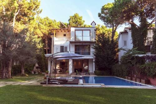 Beachfront Villa With Private Pool By Monika Experiences