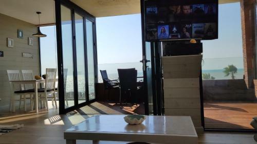 Luxury Beach Apartment In Qerret