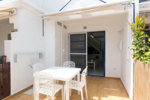 Bungalow With Terrace Near The Beach