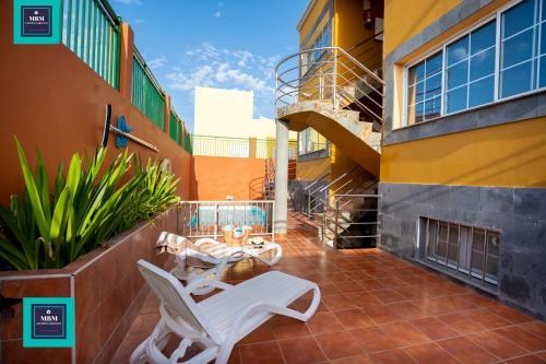 In�s Apartment, Monta�a La Data