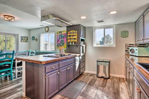 Colorful Cottonwood Home Walk To Verde River