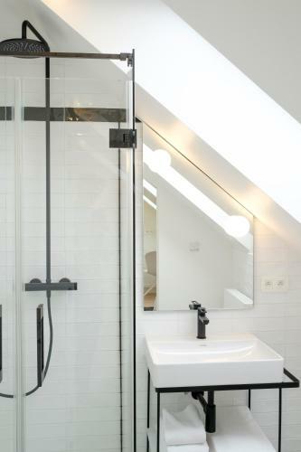 Fabulous Apartments In Ch�telain Area