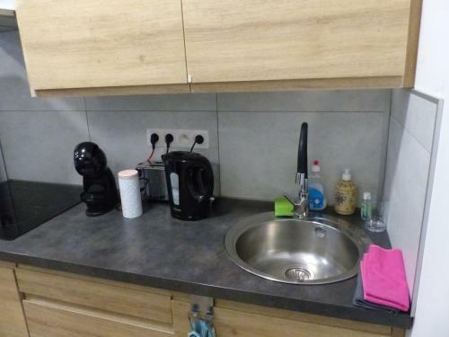 Apartamento Superbe Studio Au 1er �tage, Proche De La Gare Du Midi