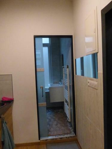 Apartamento Superbe Studio Au 1er �tage, Proche De La Gare Du Midi