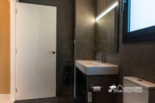 Villa Rueda With Heated Pool, Hot Tub And Great Views