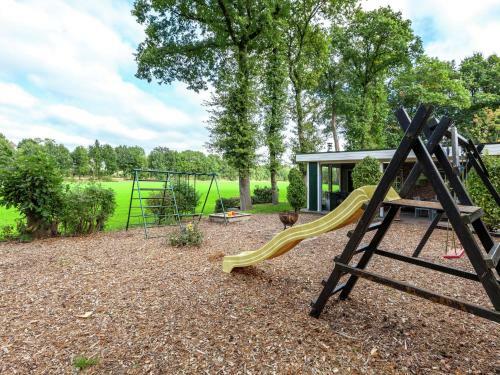 Upbeat Holiday Home In Reutum With Jacuzzi