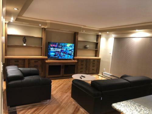 Apartamento Luxury One Bed/bath Condo W/ Parking On Whyte Ave