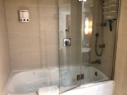 Apartamento Luxury One Bed/bath Condo W/ Parking On Whyte Ave