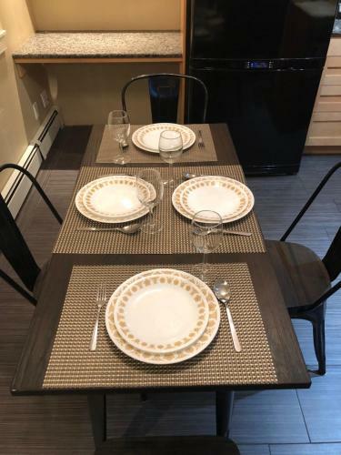 Apartamento Luxury One Bed/bath Condo W/ Parking On Whyte Ave