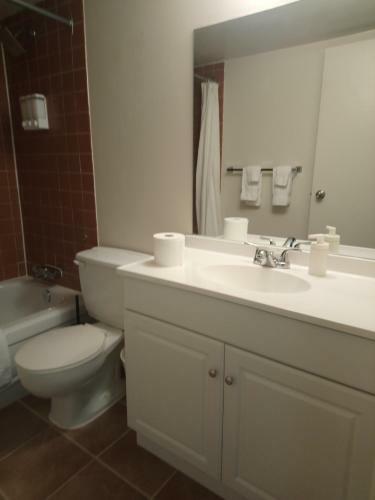 Apartamento Newly Renovated 2 Bed/bath In Downtown Ug Parking