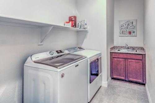 Modern Retreat About 3 Mi To Downtown Flagstaff!